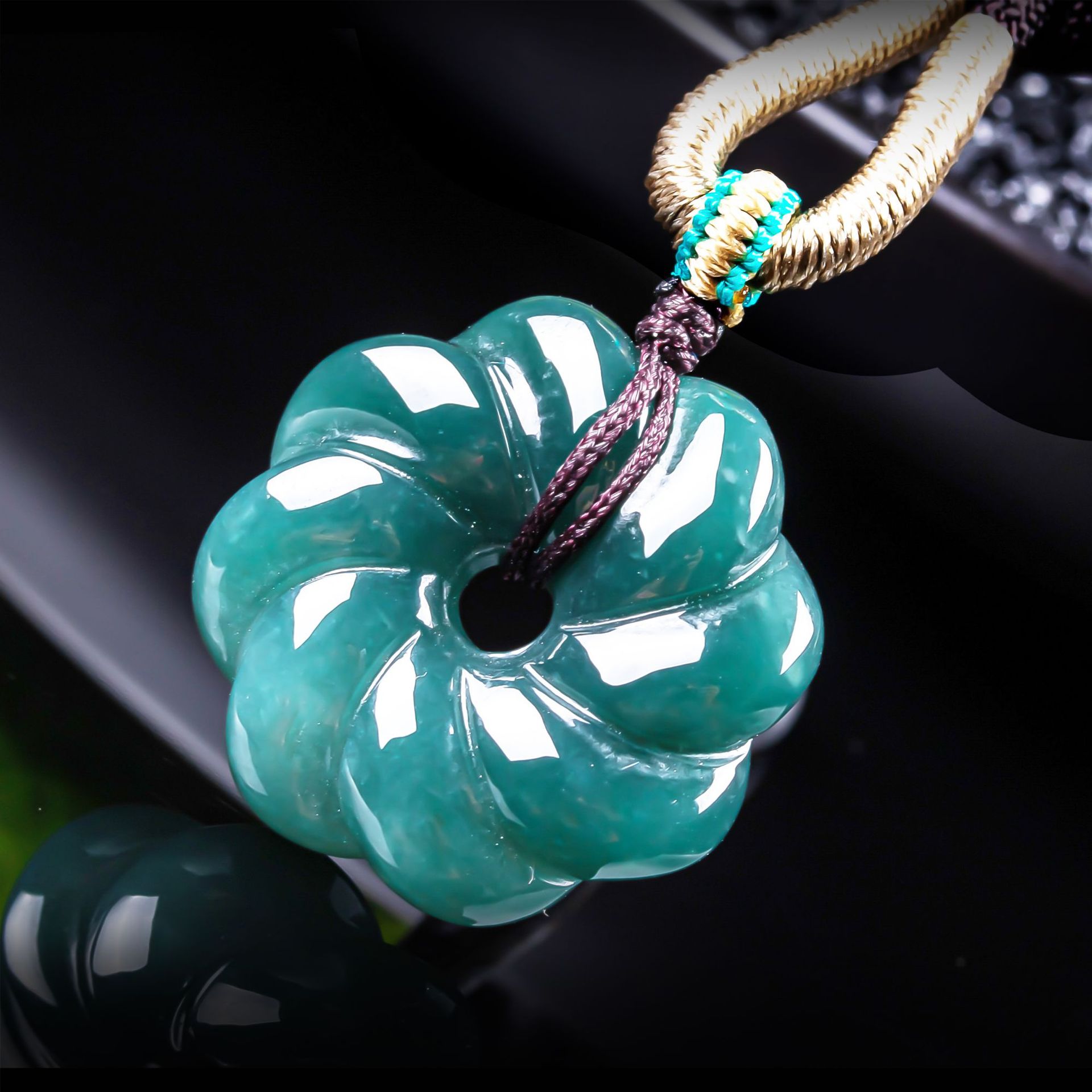 Women Accessories Jewelry - قلادة زهرة من اليشم البورمي الطبيعي،