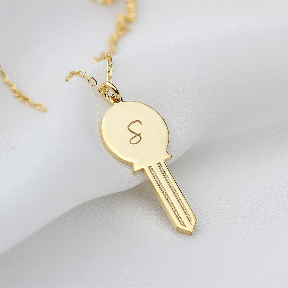 Charm Necklace Dainty - قلادة مفاتيح مخصصة أنيقة من الفولاذ