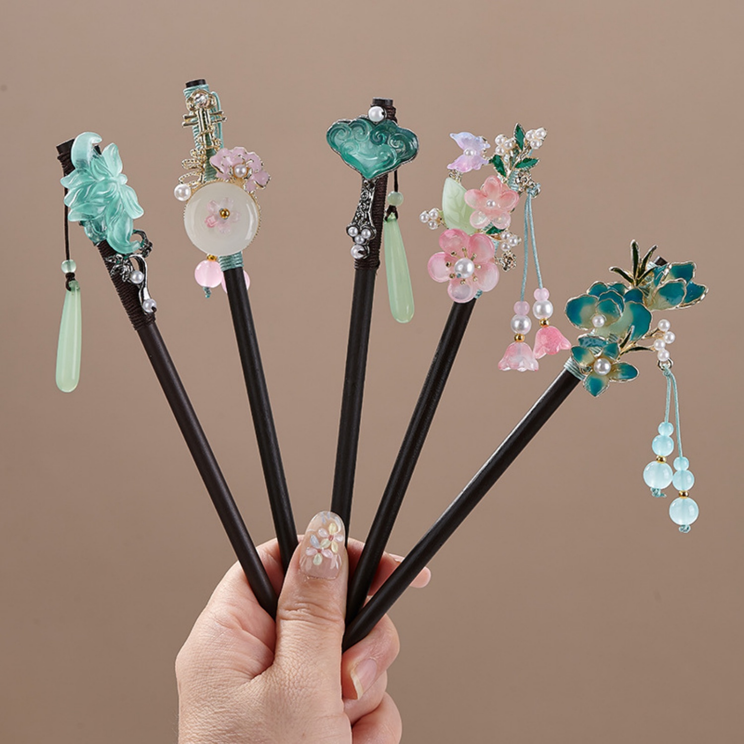 Hair Fork Stick - دبوس شعر خشبي بتصميم زهور عتيق