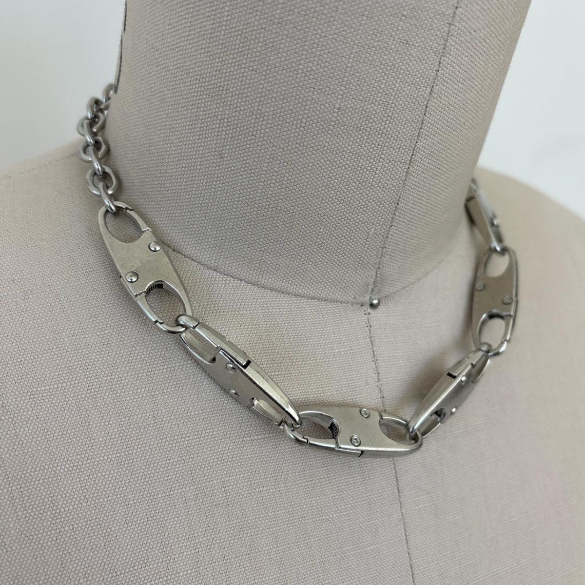 قلادة بسلسلة ومشبك على طراز ال - مراجعة Women'S Accessories In The 90S وسعره