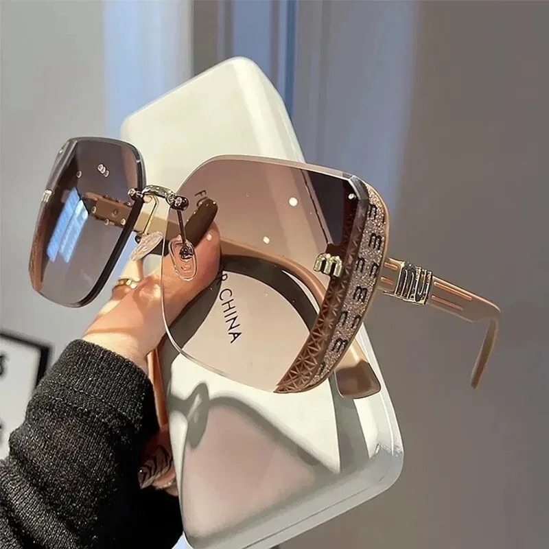 نظارات شمسية نسائية بتصميم حاف - مراجعة Women'S Accessories Designer وسعره